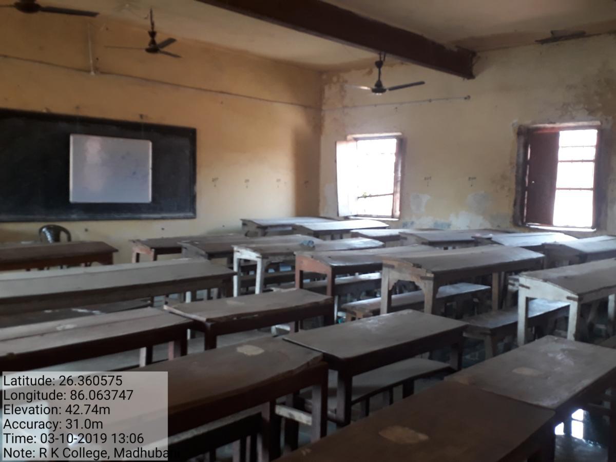 CLASS_ROOM_-13879c.jpg