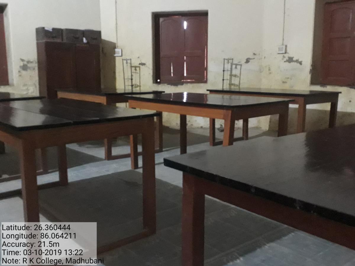 CLASS_ROOM_-22879c.jpg