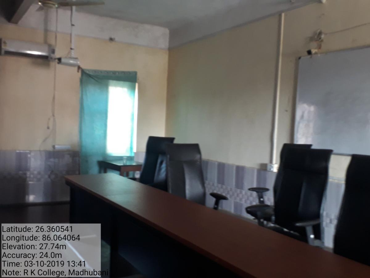 CLASS_ROOM_-29879c.jpg