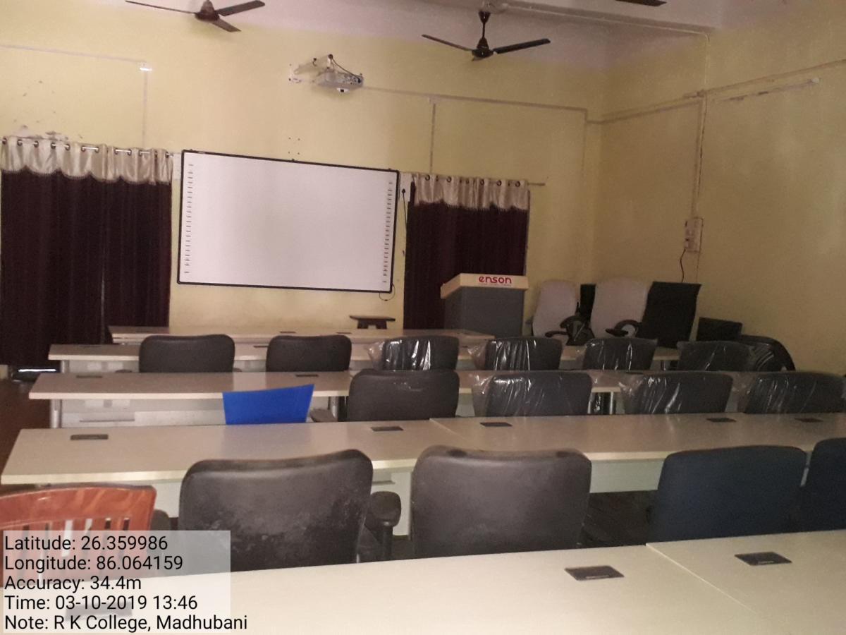 ICT_CLASS_ROOM8835.jpg